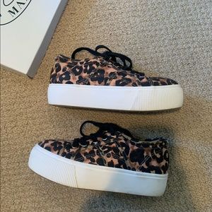 Women’s Steve Madden platform sneakers. Size 6